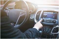 諧振器為汽車應(yīng)用提供穩(wěn)定的參考時鐘或信號源