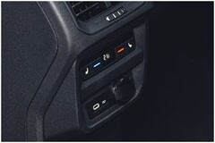 適用于車(chē)載信息娛樂(lè)系統(tǒng)的高效且實(shí)惠的 USB 電力輸送