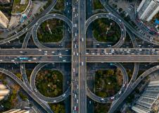 車開到立交橋下手機為何導航會不準 專家揭秘原因：不是北斗不準