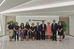 深圳科創委黨組書記邱宣一行到訪TUV萊茵深圳公司