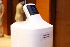 柔宇亮相2021中國企業家博鰲論壇 AI消毒機器人為會議護航