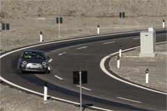 Stellantis 展示道路無線充電技術，高速行駛不消耗電池電量