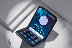 TCL 華星：獨家供屏 moto razr 2022 折疊屏手機