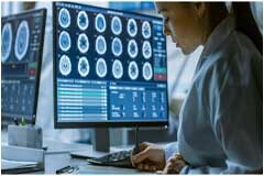 NVIDIA 與英國(guó)國(guó)家醫(yī)療服務(wù)體系（NHS）信托基金攜手為英國(guó)醫(yī)院部署 AI 平臺(tái)