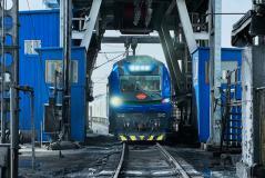 國內首臺2400千瓦大功率氫能源機車首次完成萬噸裝車試驗
