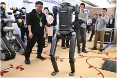 當“機器人”有了“AI大腦” 人形機器人時代來了嗎 