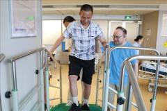 腦機(jī)接口大突破！中國61歲完全截癱男子站起來了