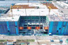 總投資90億元 萊寶高科湖州微腔電子紙顯示器件項目搬入首臺曝光機