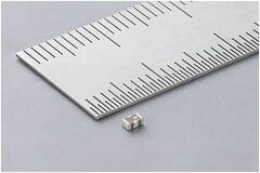 助力設(shè)計簡化，用更少數(shù)量的電容器抑制從數(shù)MHz到1GHz諧波范圍內(nèi)電源噪聲，你需要這款村田去寄生電感降噪元件